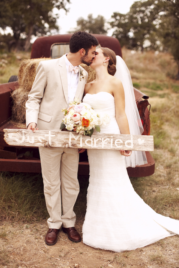 This Texas ranch wedding has beautiful details a breathtaking barn style 